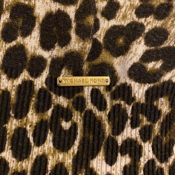 MICHAEL Michael Kors leopard print v-neck pullover sweater - Picture 4 of 7